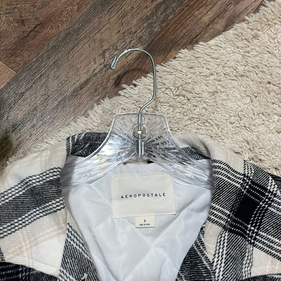 Aeropostale Size Small Oversized Cream Black Plaid Button Front Shacket Jacket - Picture 2 of 6